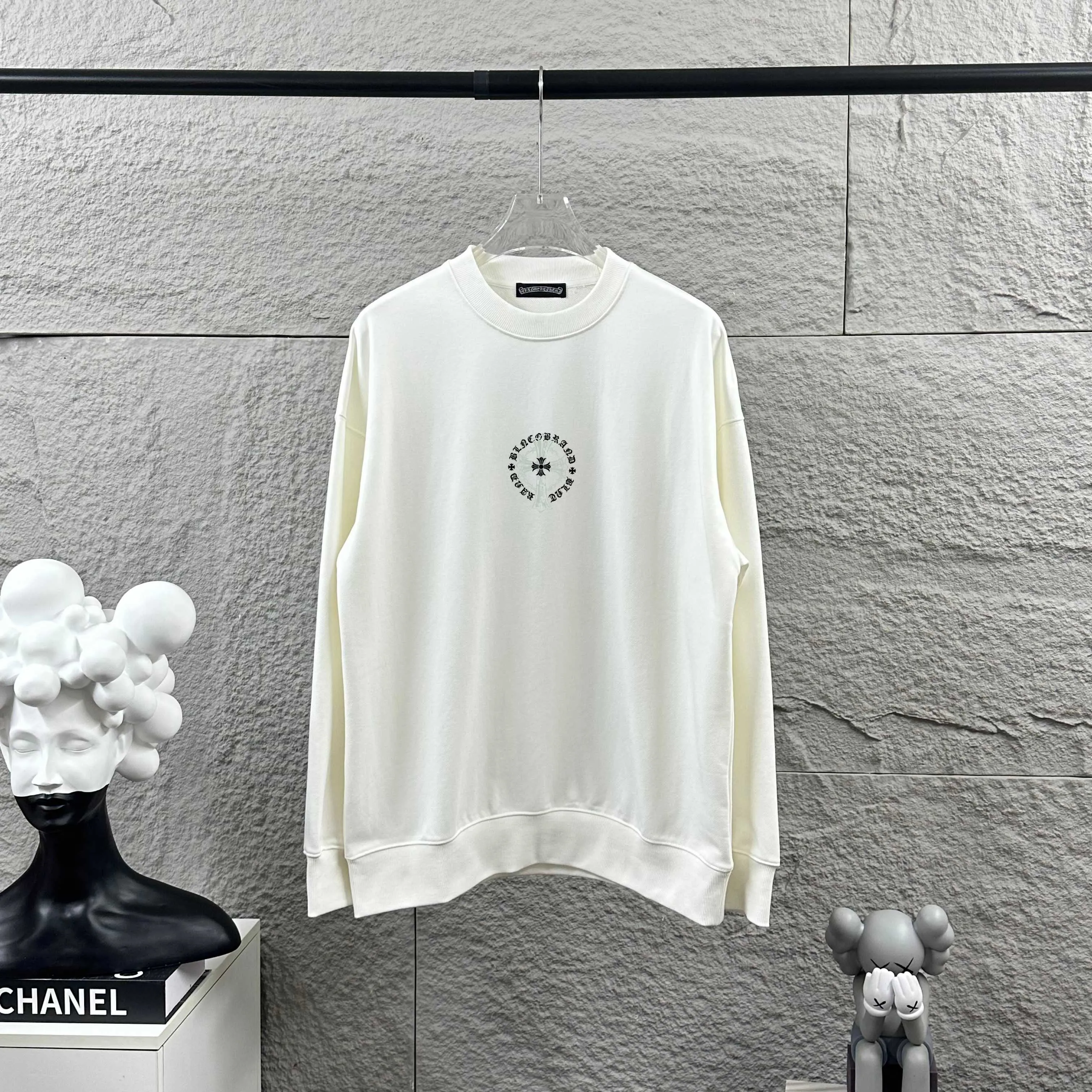 🅿️240 CH*Cro Heart*2025 early autumn and winter new style Classic horseshoe cross Sanskrit printing on the front and back, customized terry fabric Long-sleeved round neck pullover sweatshirt, same style for men and women Color: Black White Size: S (90-130 catties) M (120-150 catties) L (140-165 catties) XL (160-180 catties) XXL (180-210 pounds)